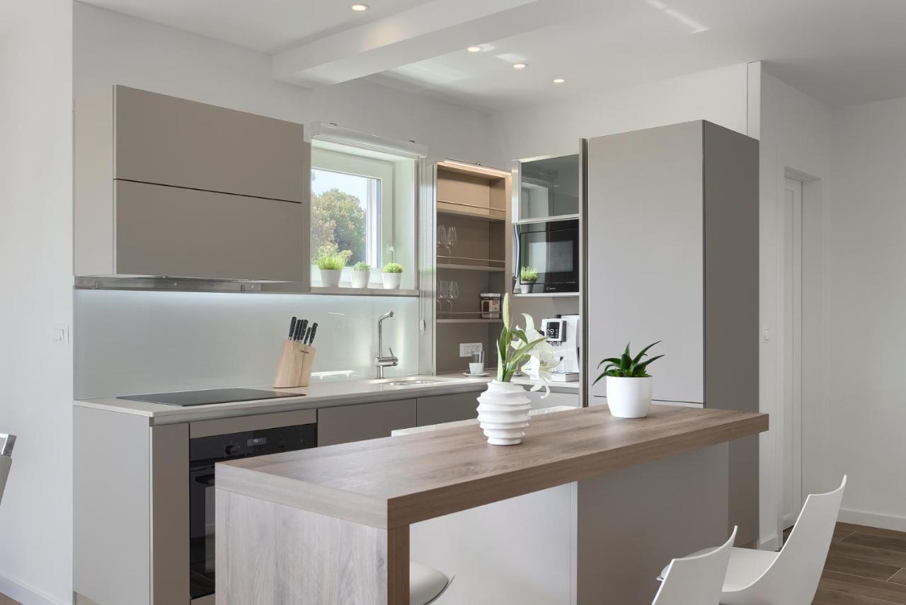 Exclusive Apartments Ellen & Micol-With 3 Free Mountain Bikes Pjescana Uvala Exterior photo