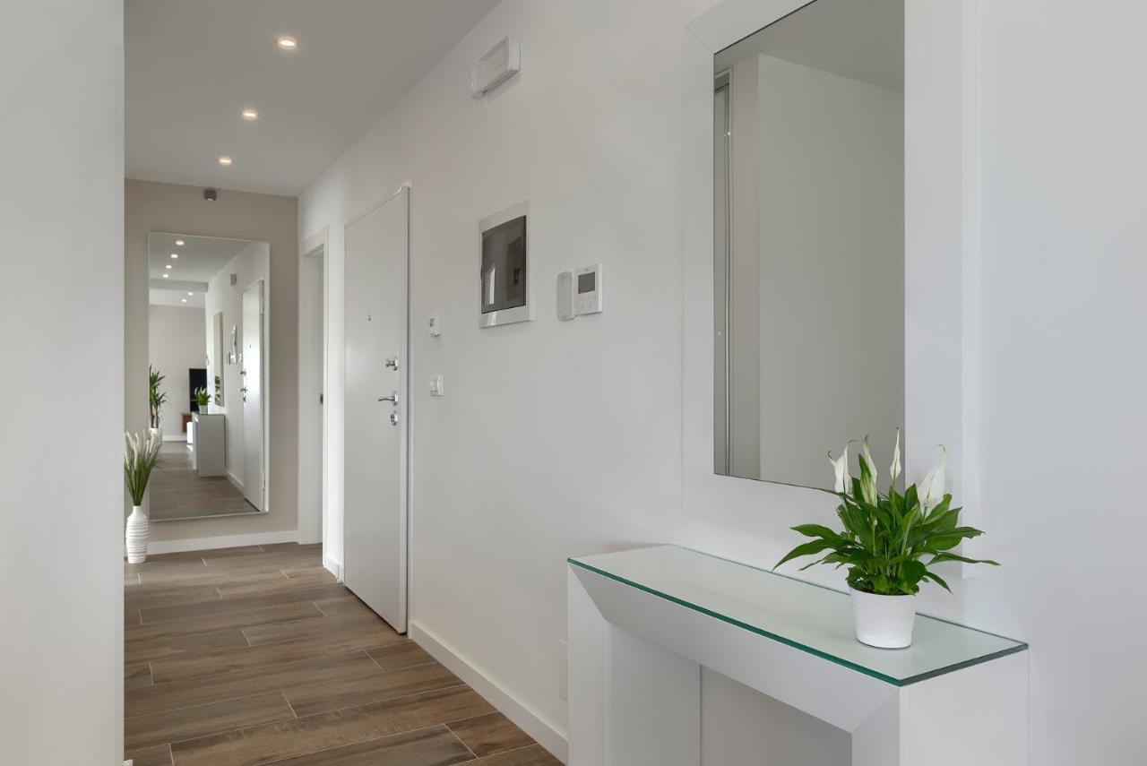 Exclusive Apartments Ellen & Micol-With 3 Free Mountain Bikes Pjescana Uvala Exterior photo
