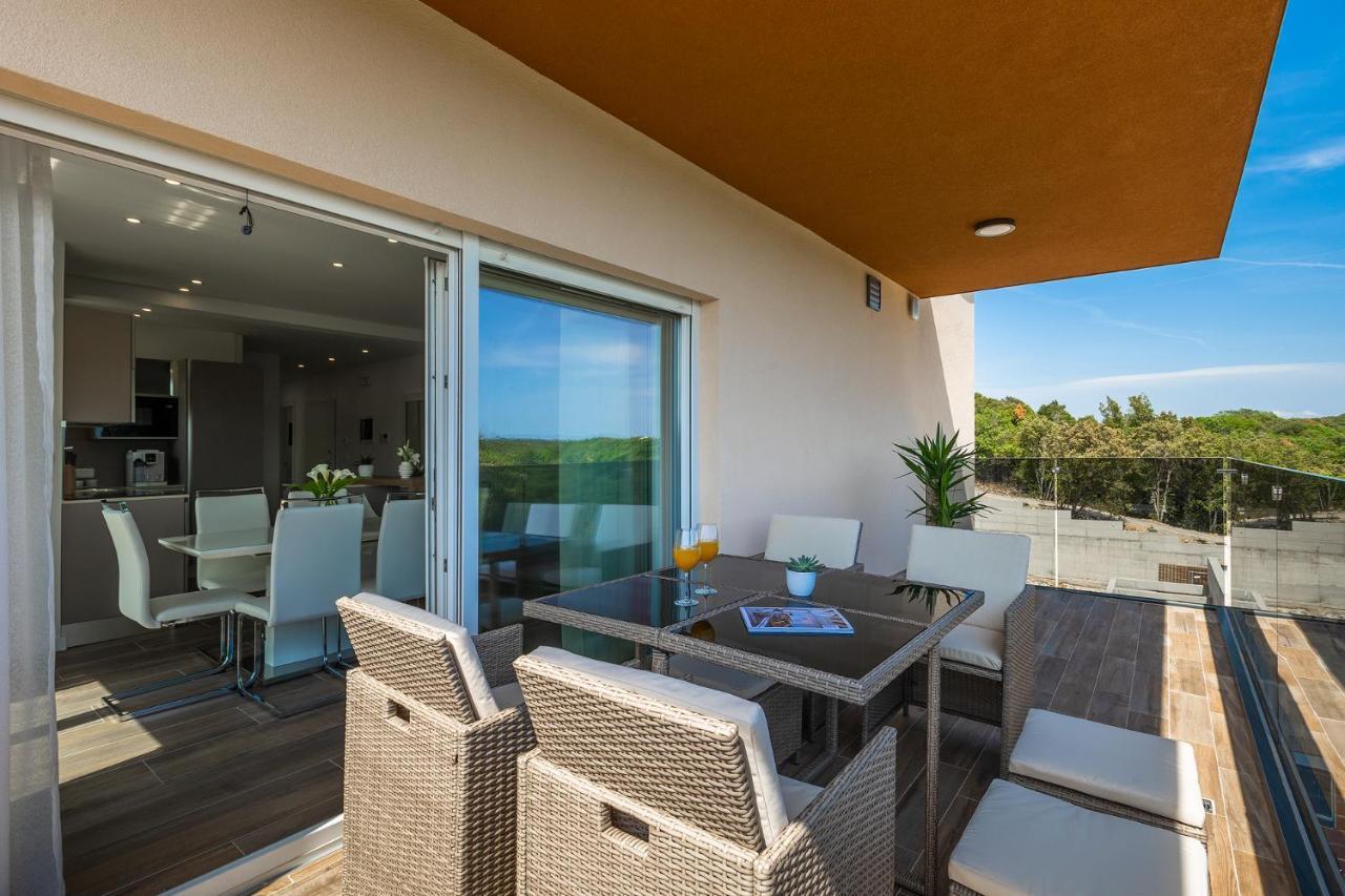 Exclusive Apartments Ellen & Micol-With 3 Free Mountain Bikes Pjescana Uvala Exterior photo