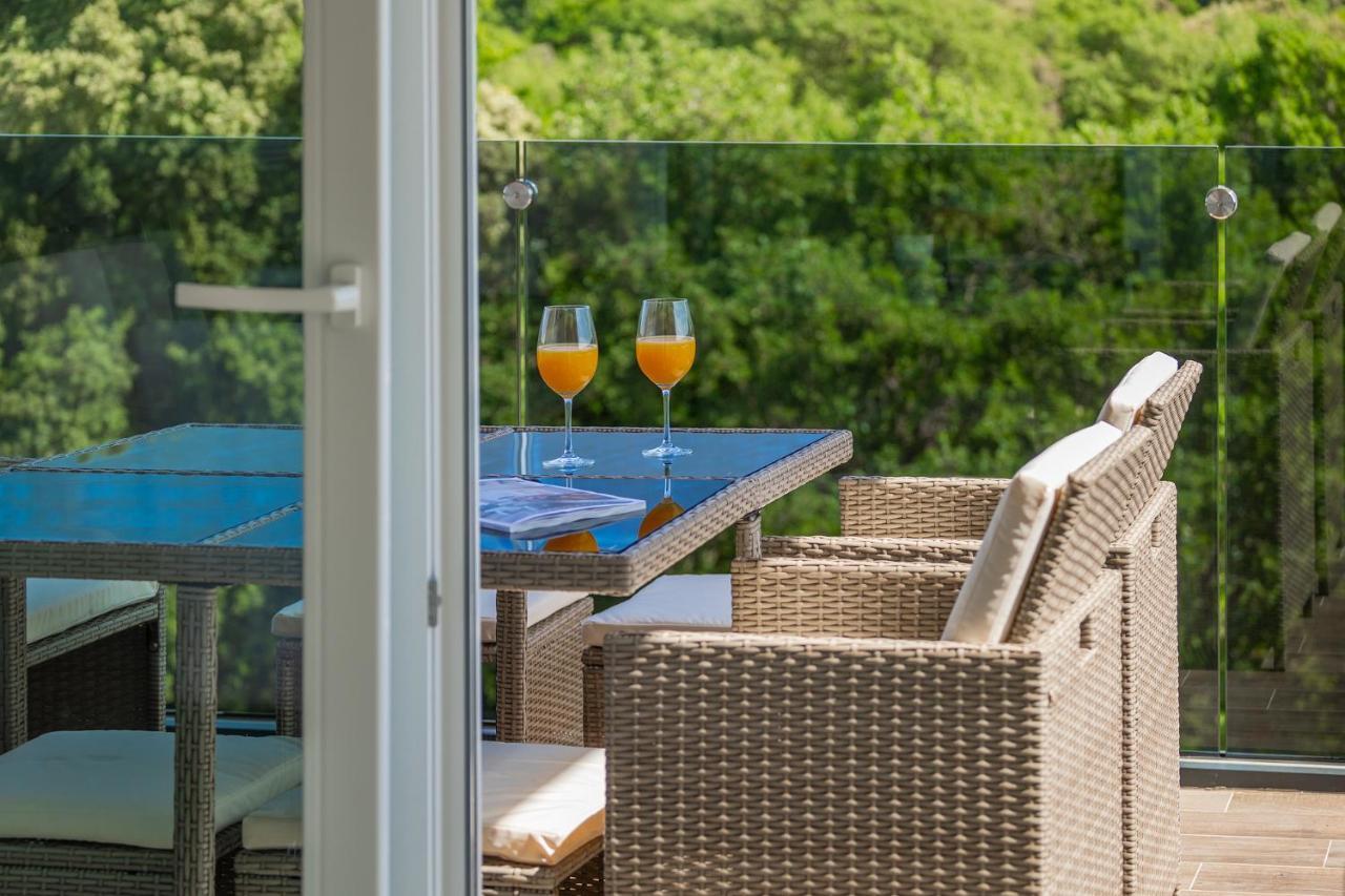 Exclusive Apartments Ellen & Micol-With 3 Free Mountain Bikes Pjescana Uvala Exterior photo
